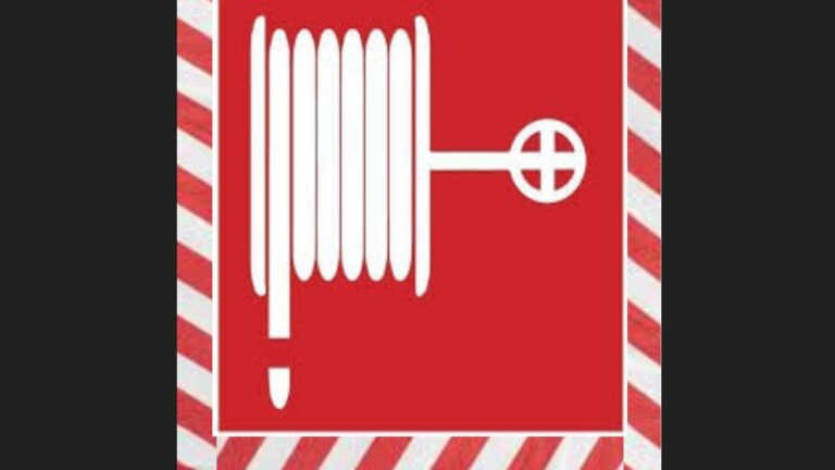 Paloposti punaraitakehyksellä