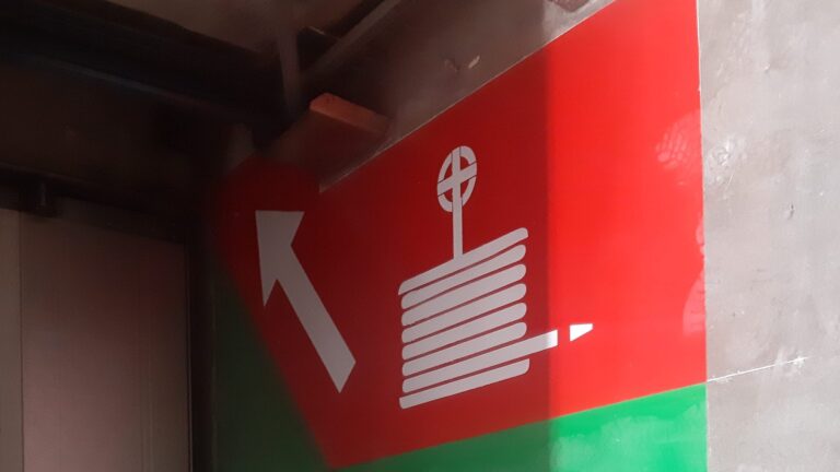 Paloposti ja suuntanuoli